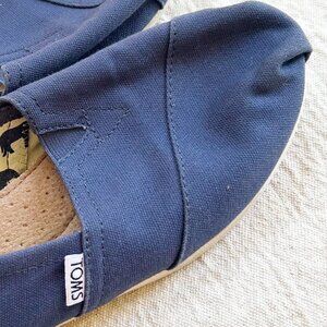 TOMS Women’s Navy Canvas Slip-Ons (Size 8.5)